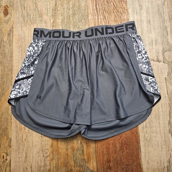 Under Armour women's shorts - Picture 1 of 3